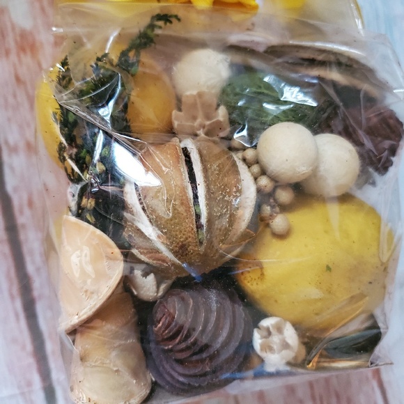 Garden Route Lemon Citrus Fragrant Vase Filler - Picture 2 of 7